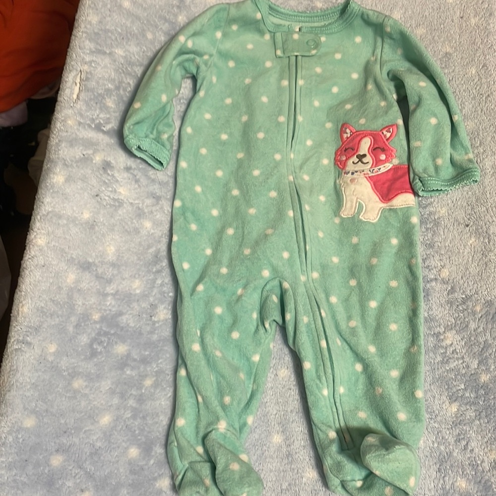 Carter’s: baby girl footed pajamas size 0-3